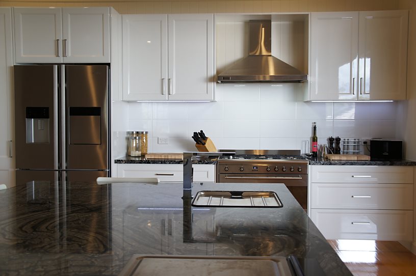 Brisbane Kitchens-Striking Stone Island Brisbane Kitchens-Striking Stone Island