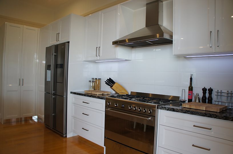 Brisbane Kitchens-Striking Stone Island Brisbane Kitchens-Striking Stone Island