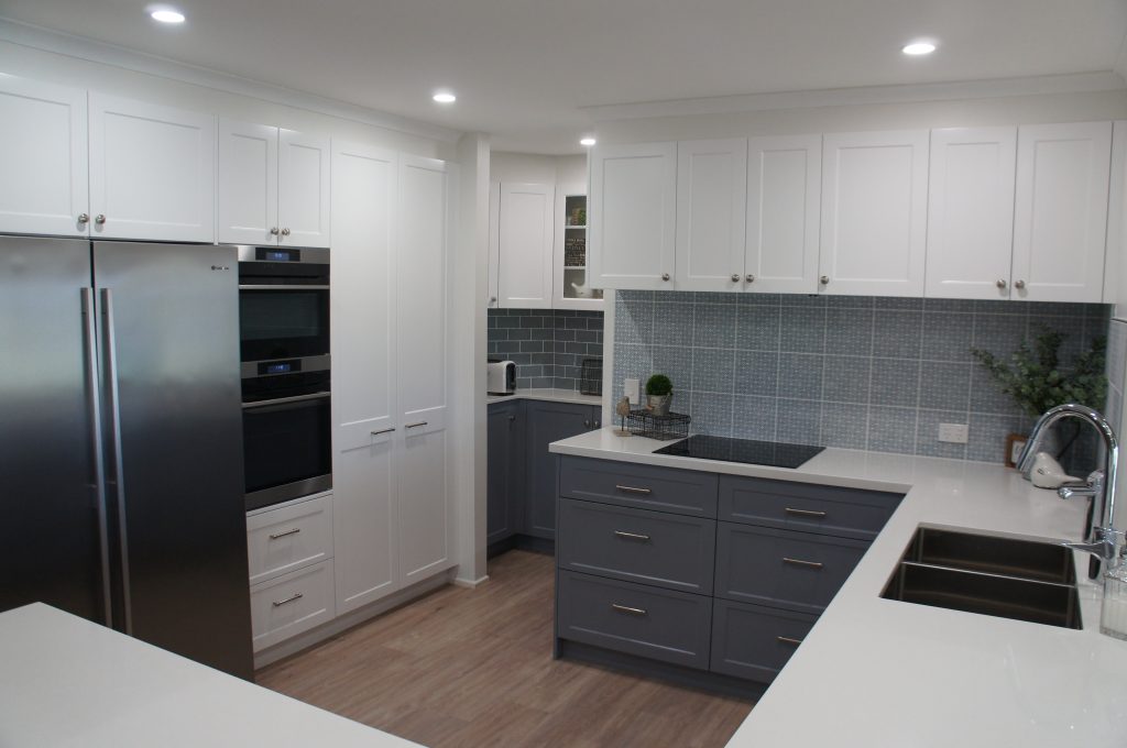 White Hamptons Kitchen